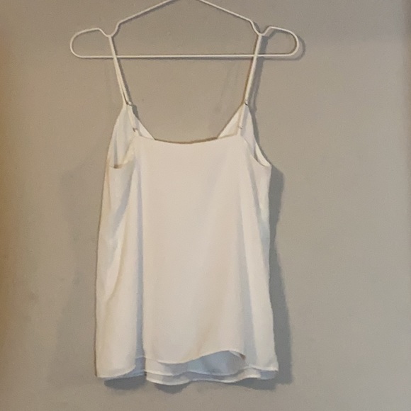 White flowy tank top perfect for spring - Picture 2 of 6